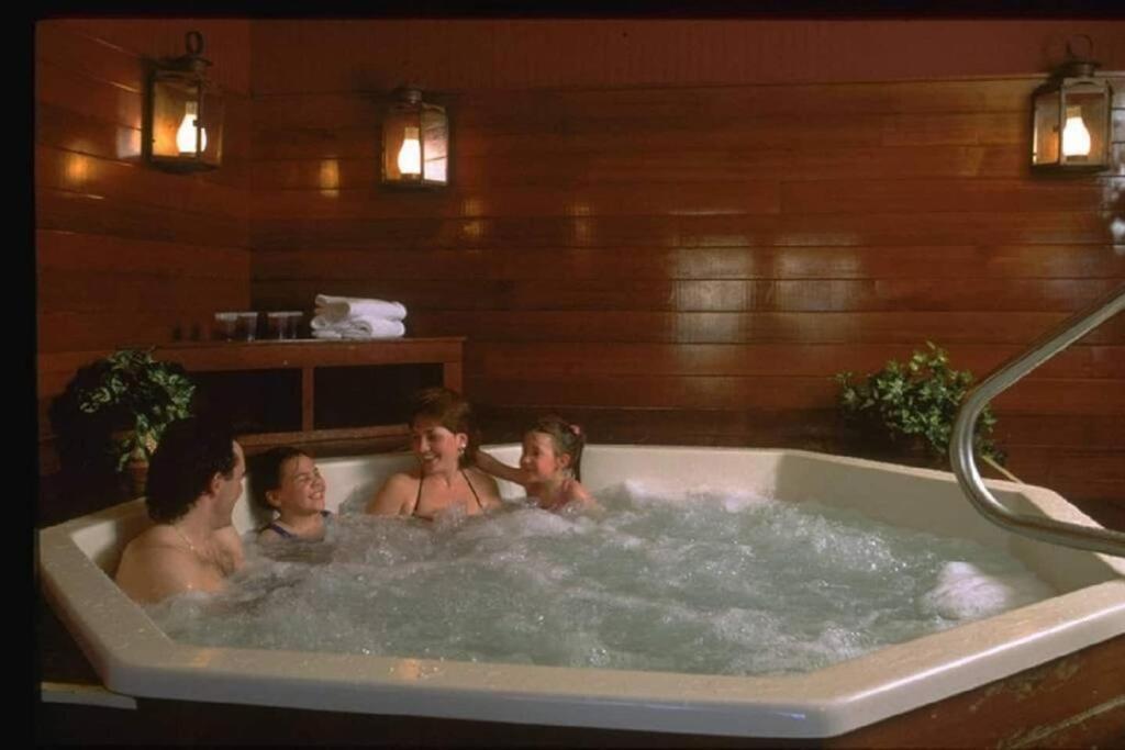 הנקוק Deluxe Ski On Off 1Br Suite Sleeps 4 On Jiminy Mtn מראה חיצוני תמונה