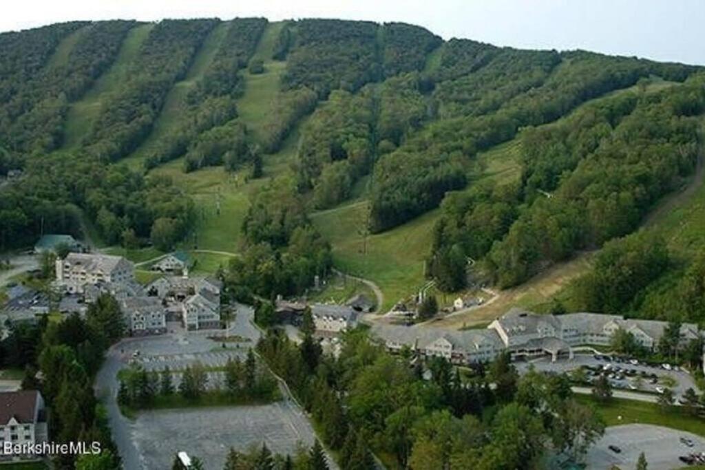 הנקוק Deluxe Ski On Off 1Br Suite Sleeps 4 On Jiminy Mtn מראה חיצוני תמונה
